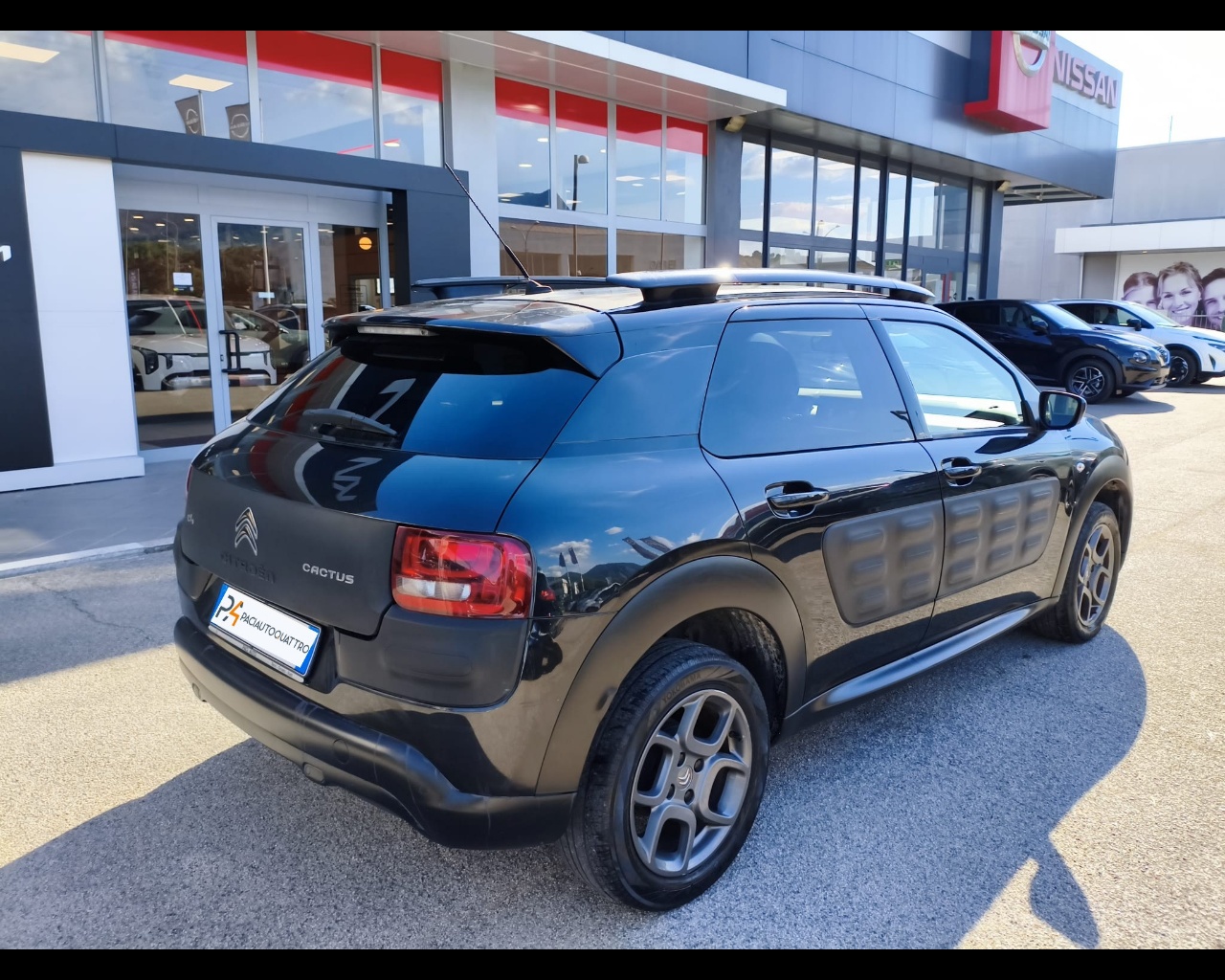 Foto CITROEN C4 Cactus 1.6 bluehdi Shine 100cv
