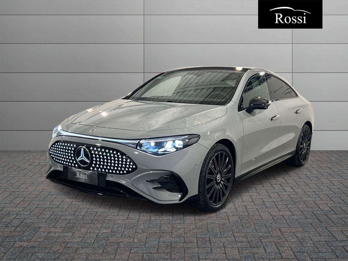 Mercedes-Benz CLA 350 4MATIC con tecnologia EQ