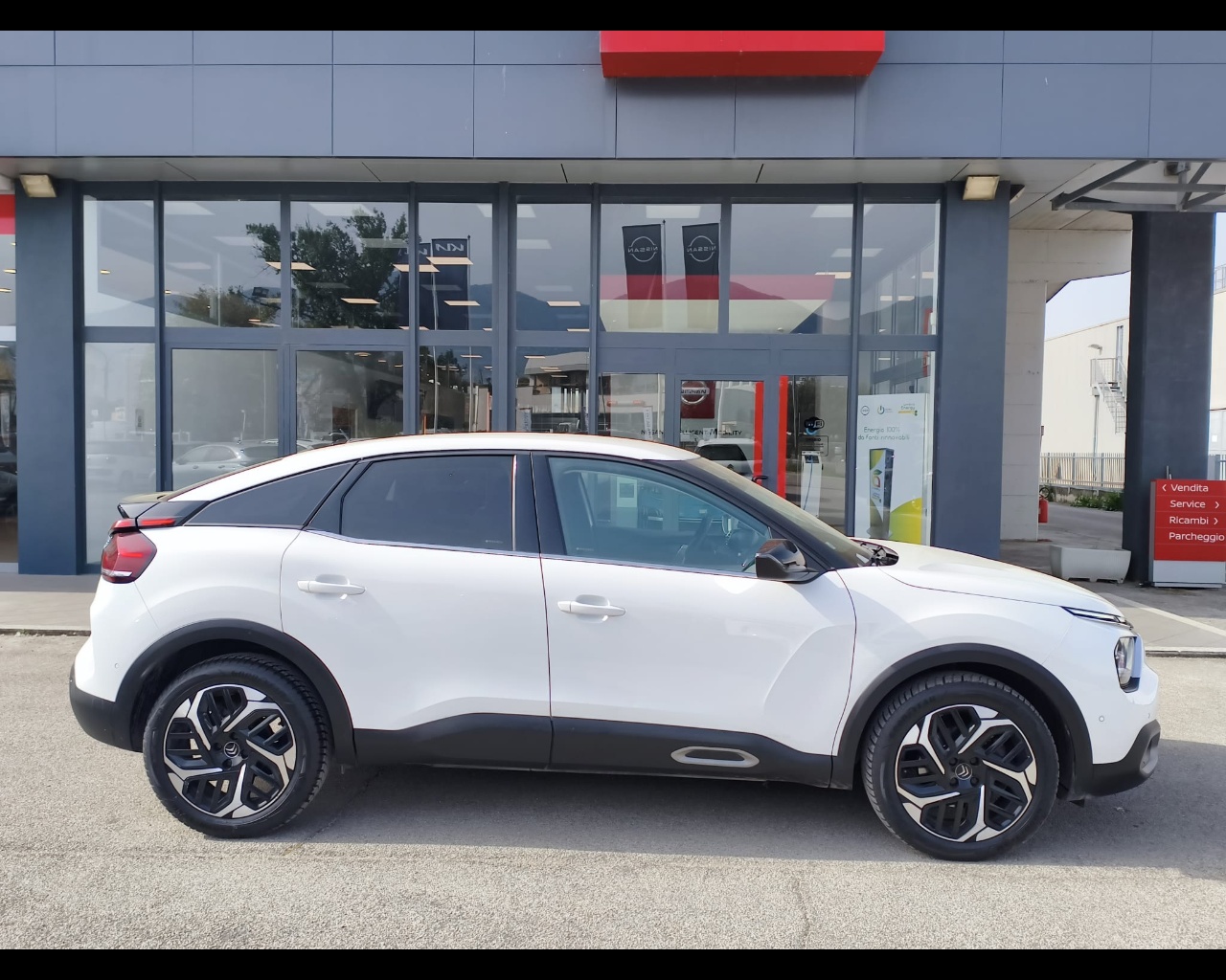 Foto CITROEN C4 1.5 bluehdi Shine s&s 130cv eat8