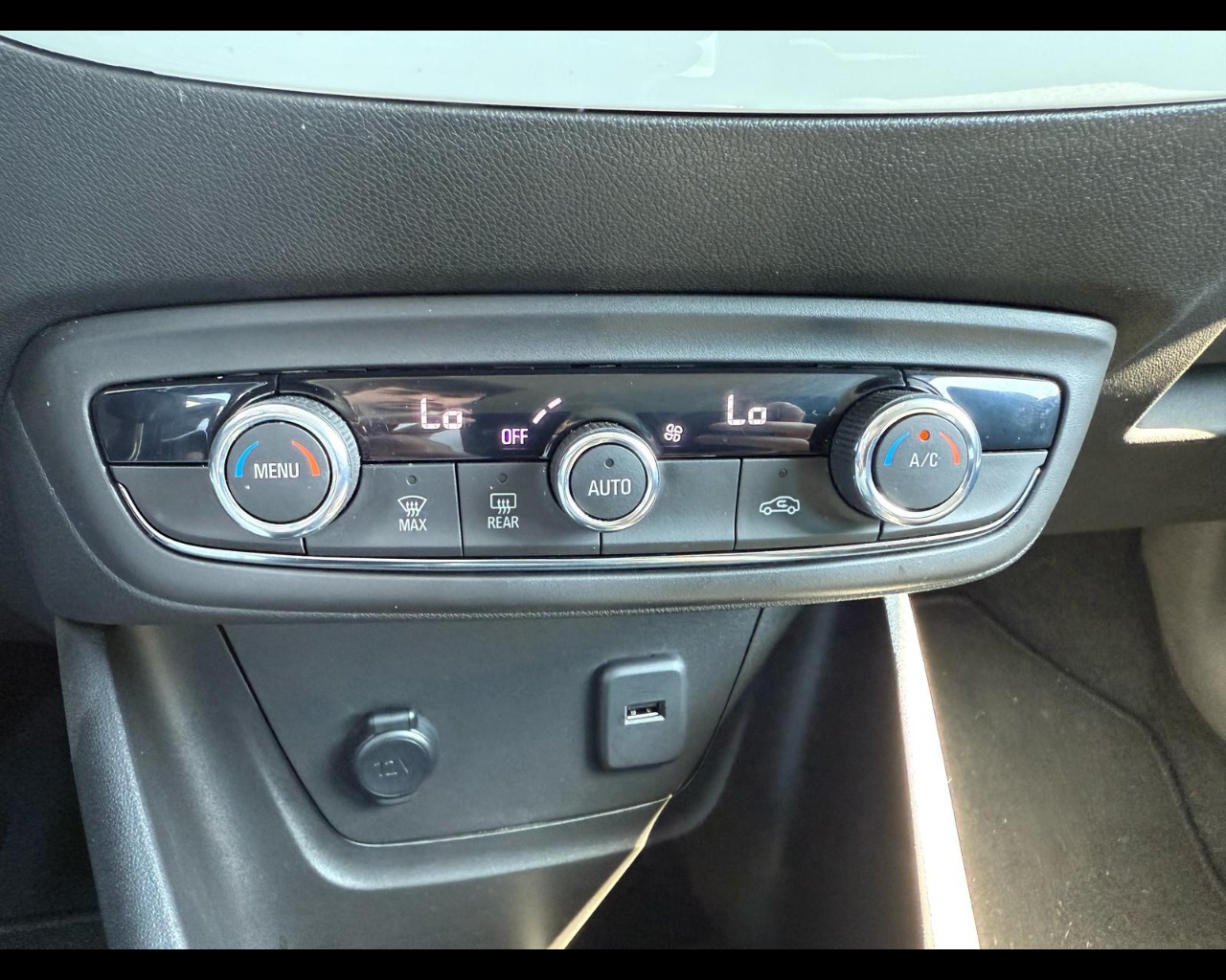 Foto OPEL Crossland 1.2 Design&Tech s&s 83cv