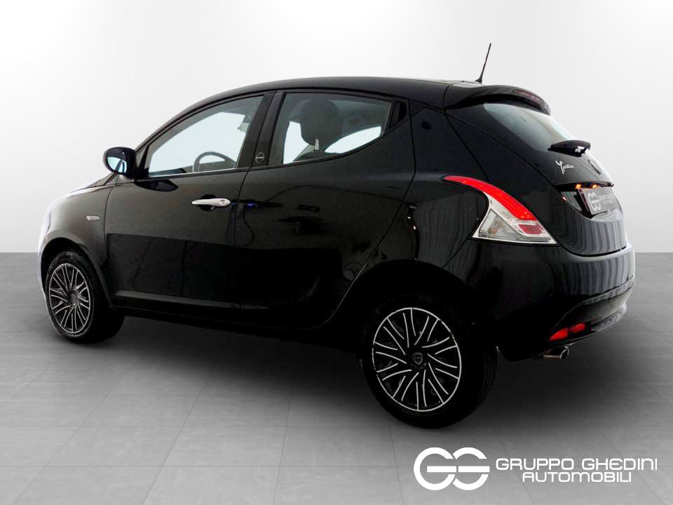LANCIA Ypsilon 1.0 firefly hybrid Gold s&s 70cv Ibrida usato - 2