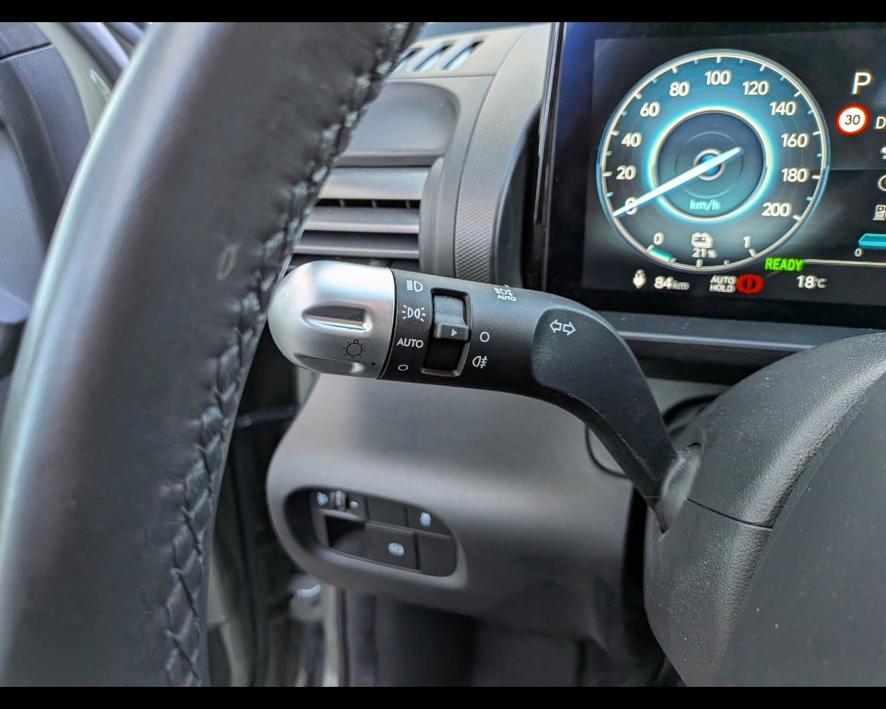 Foto HYUNDAI INSTER 49 KWH XCLASS+AP