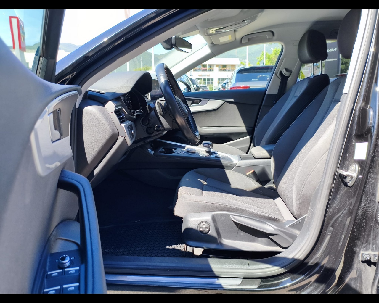 Foto AUDI A4 Avant 2.0 tdi Business Sport 150cv s-tronic
