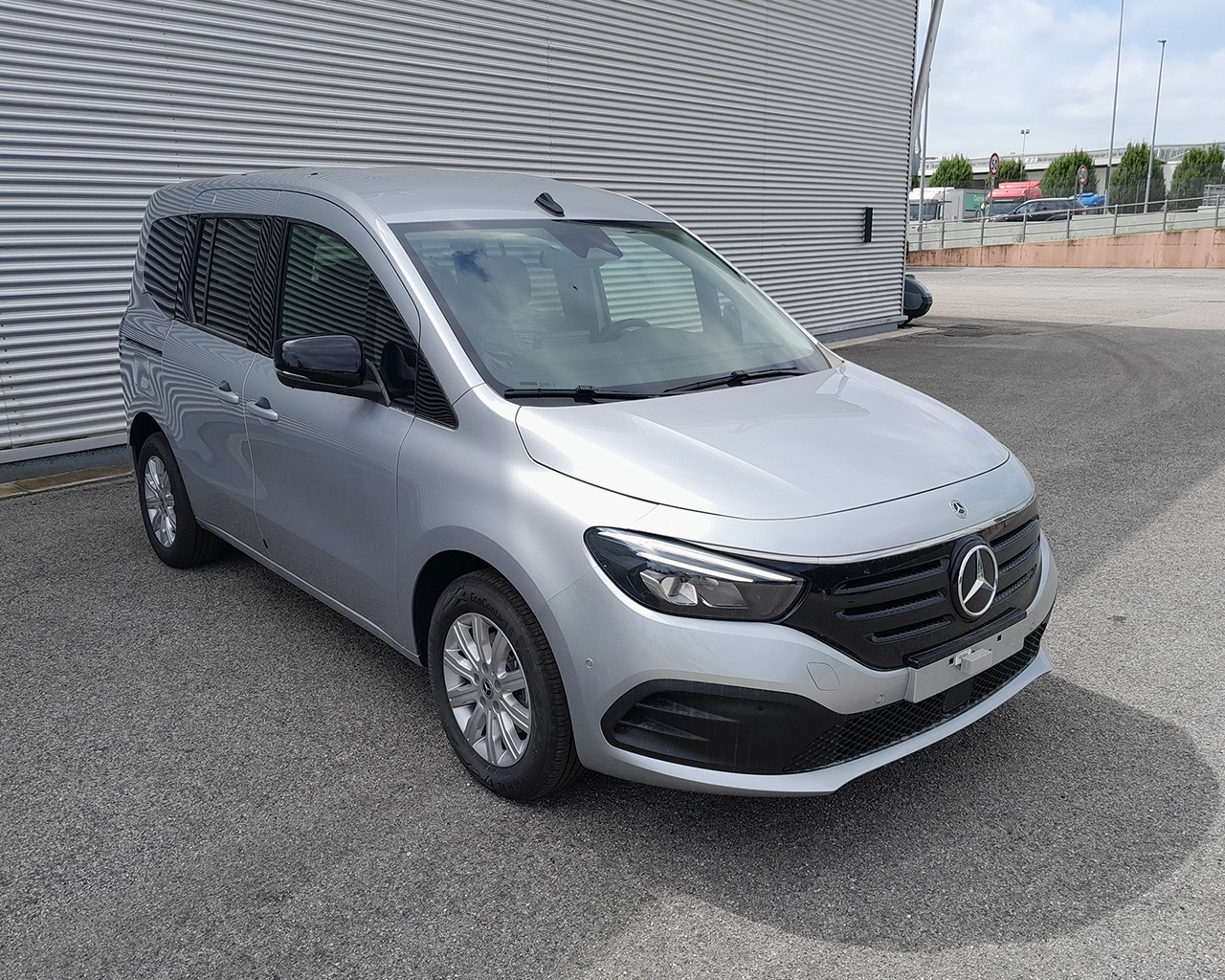 Mercedes EQT EQT 200 - 2