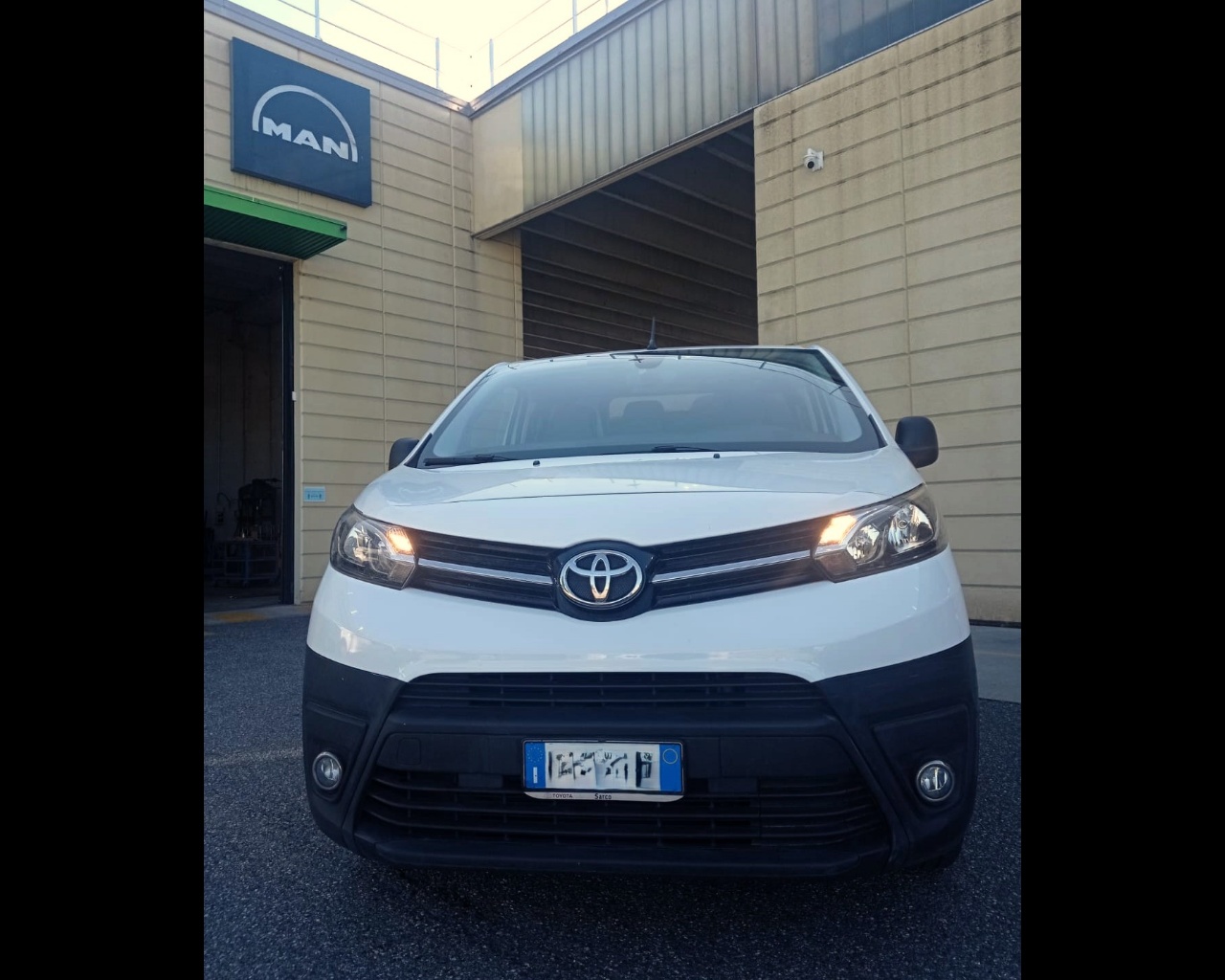 TOYOTA PROACE