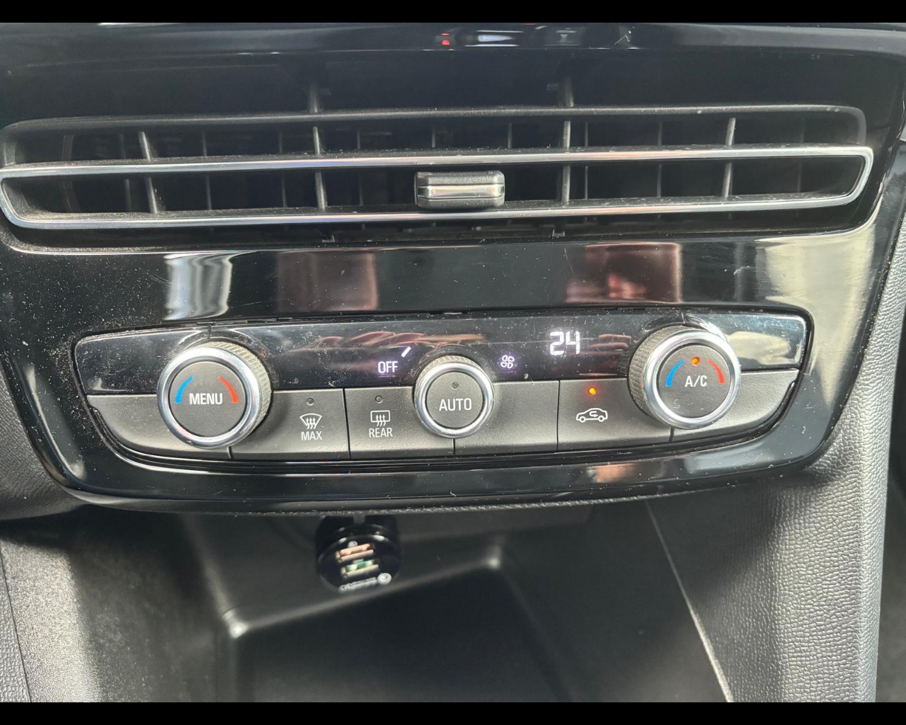 Foto OPEL Mokka electric Elegance 136cv