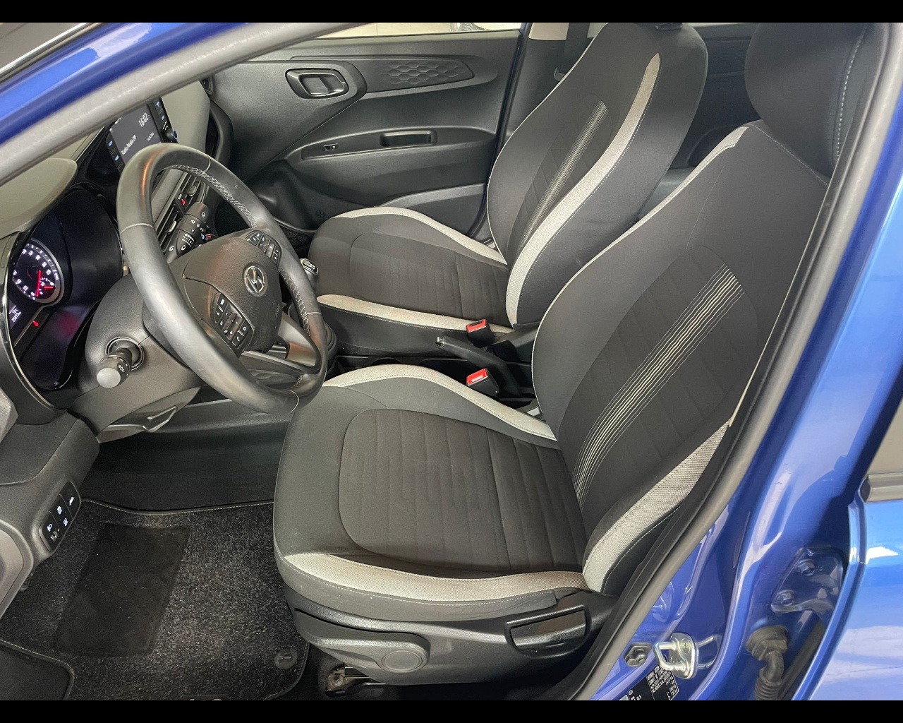 Foto HYUNDAI i10 1.0 mpi Tech Connect Pack