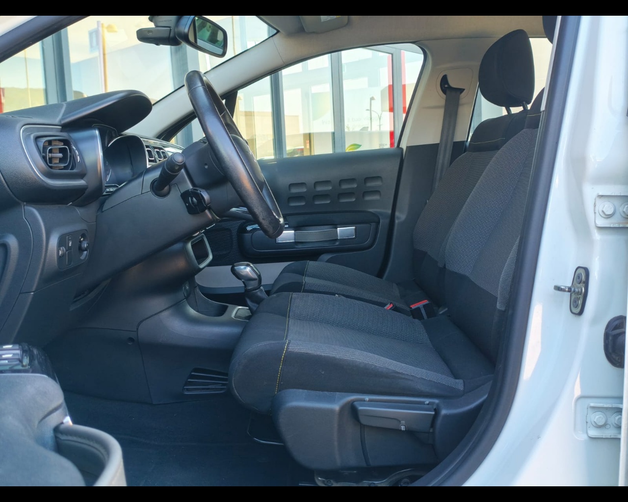 Foto CITROEN C3 1.2 puretech Shine 82cv