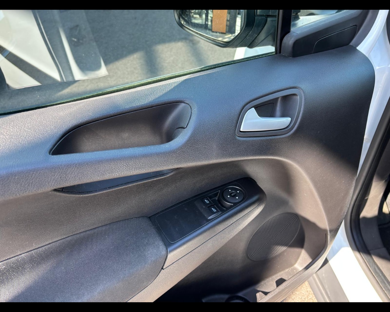 Foto FORD Transit Courier 1.5 tdci 75cv S&S Trend 