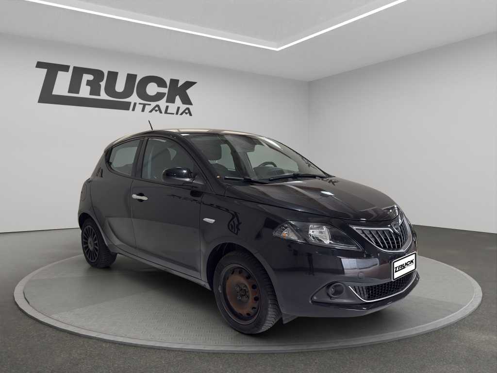 lancia-ypsilon-iii-2021-10-firefly-hybrid-silver-ss-70cv-sku93288