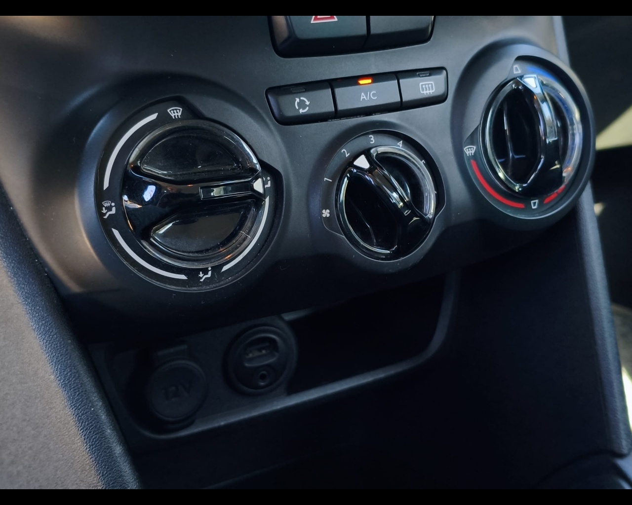 Foto PEUGEOT 208 5p 1.2 puretech Active 82cv