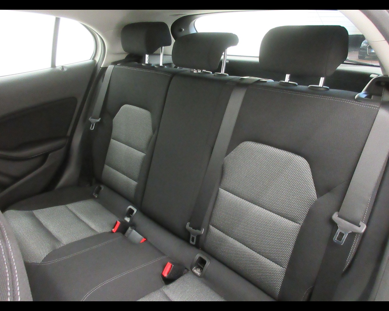 Mercedes GLA GLA 200 D Business - 12