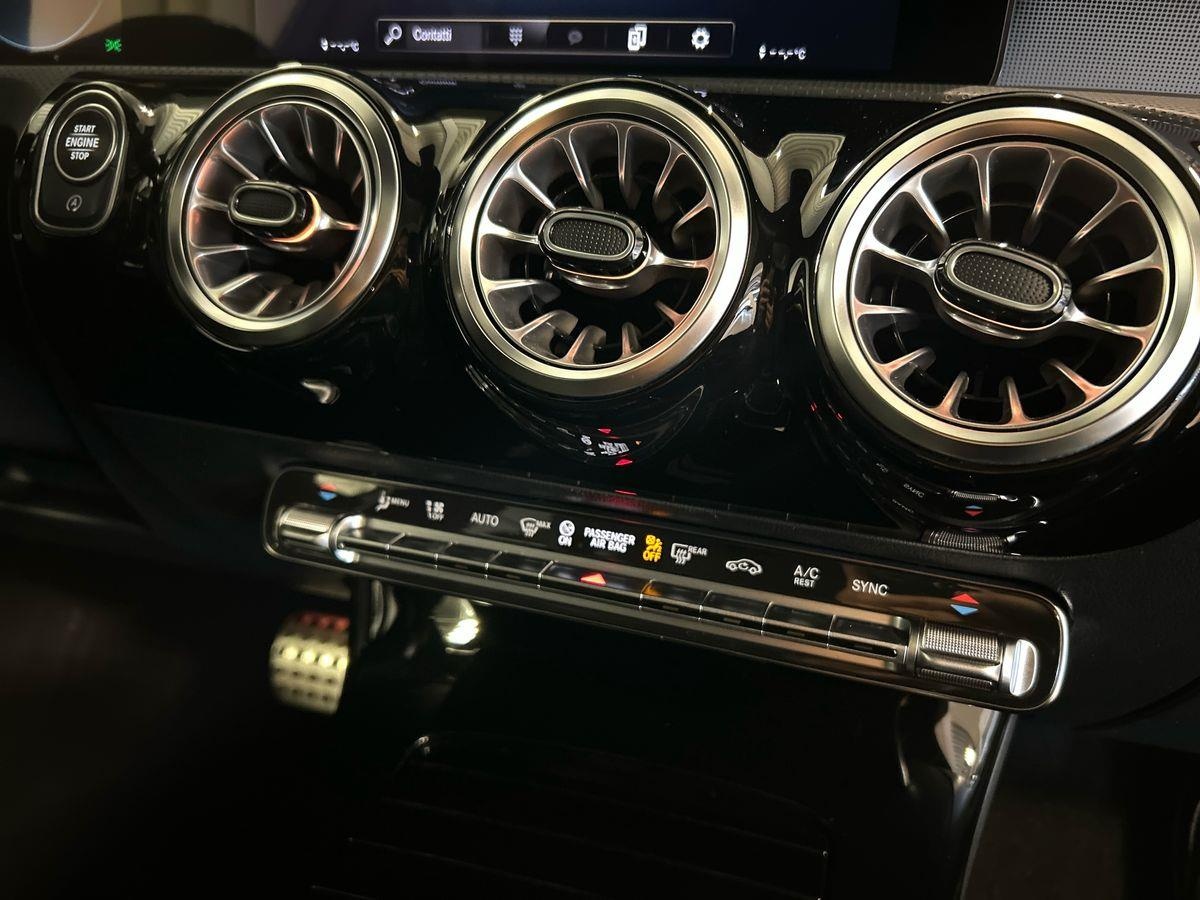 Mercedes Classe A Classe A 180 D Premium Night edition 8G-DCT - 14