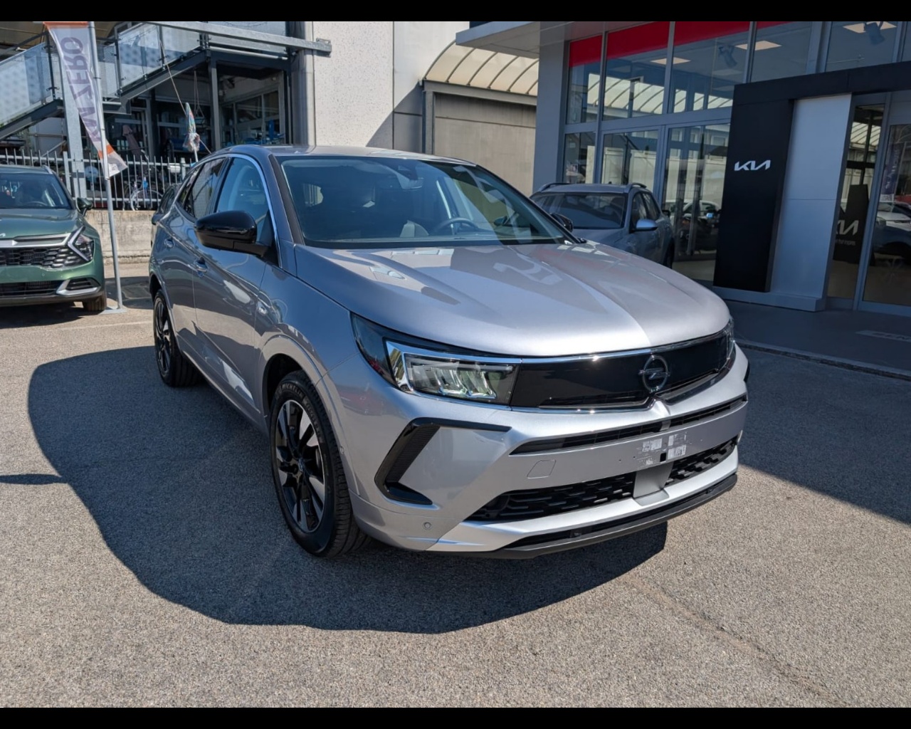 Foto OPEL Grandland 1.6 phev Business Elegance fwd 225cv auto