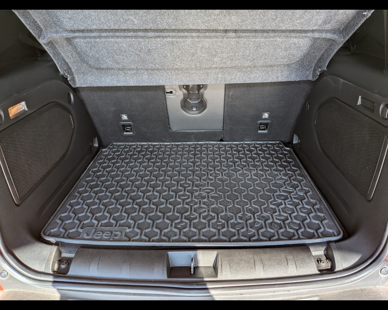 Foto JEEP Renegade 2.0 mjt Limited 4wd 140cv auto 9m
