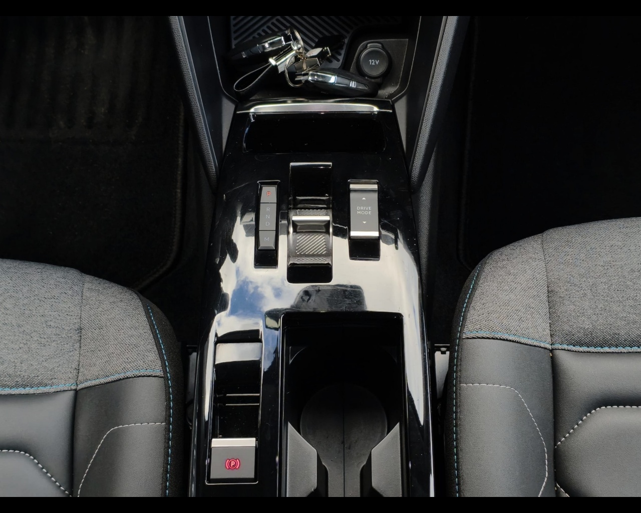 Foto CITROEN C4 1.2 puretech Shine s&s 130cv eat8