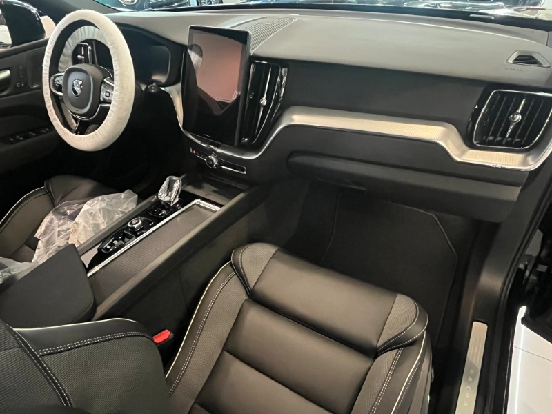 VOLVO – XC60 B5 AWD automatico Plus Black Edition