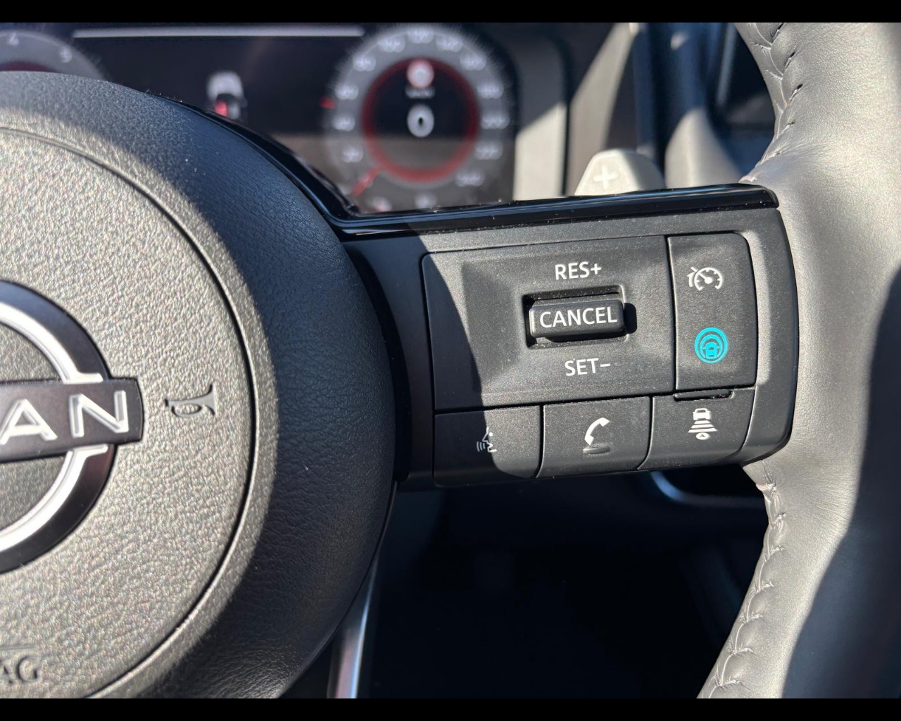 Foto NISSAN X-Trail TEKNA 2WD