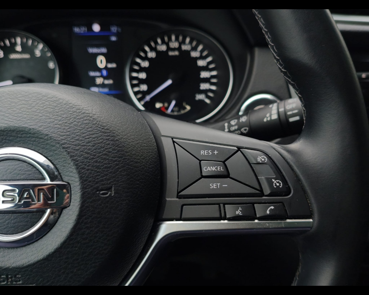 Foto NISSAN Qashqai 1.3 dig-t N-Connecta 140cv