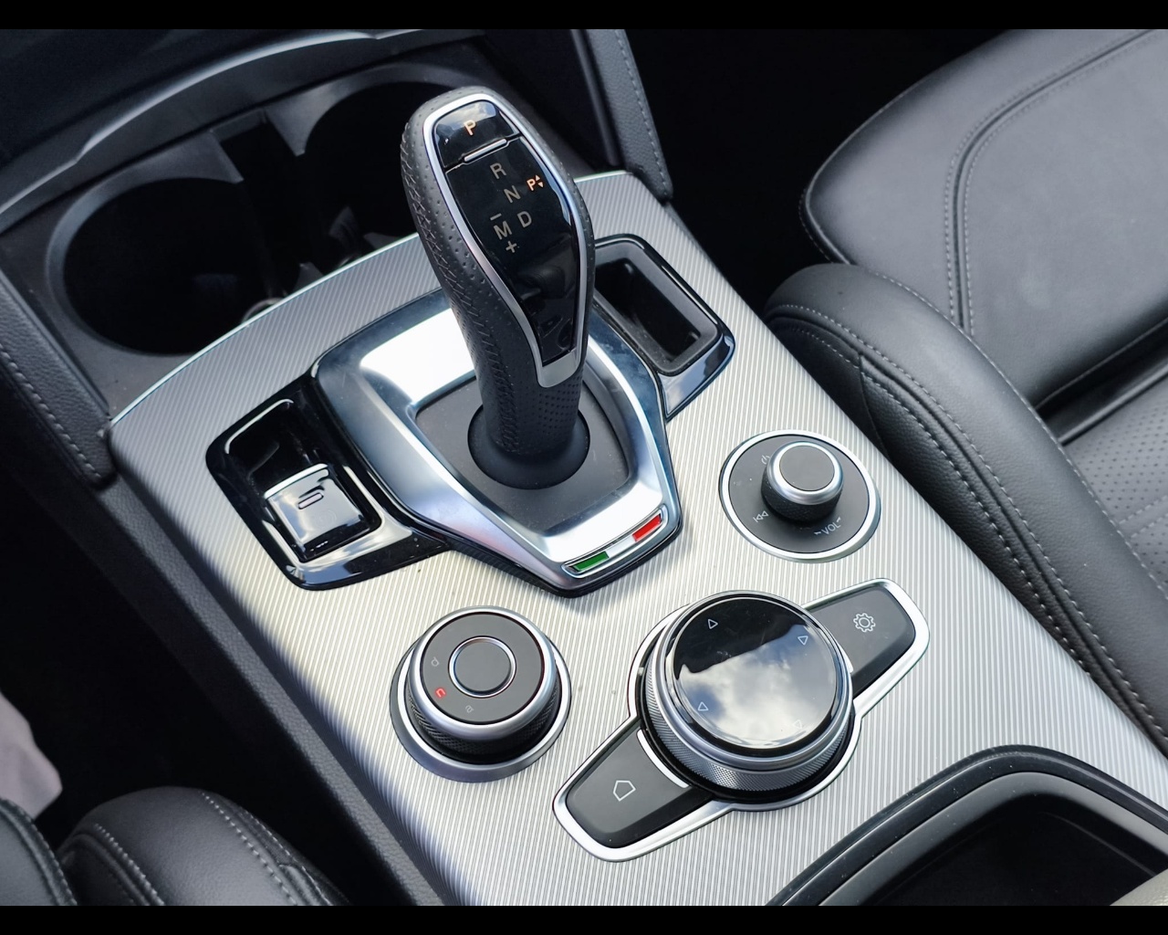 Foto ALFA ROMEO Stelvio 2.2 t Veloce Q4 210cv auto