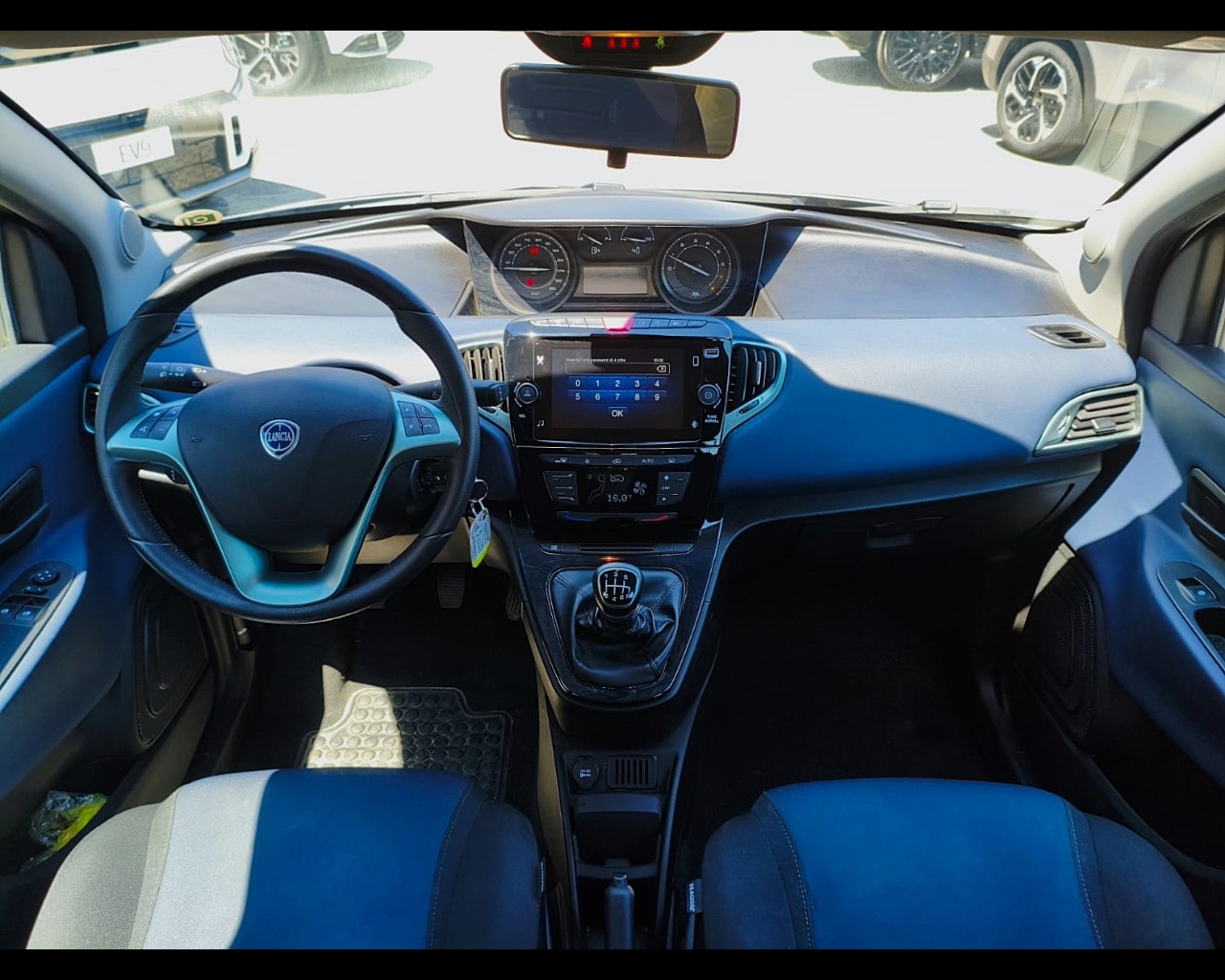 Foto LANCIA Ypsilon 1.0 firefly hybrid Platino s&s 70cv