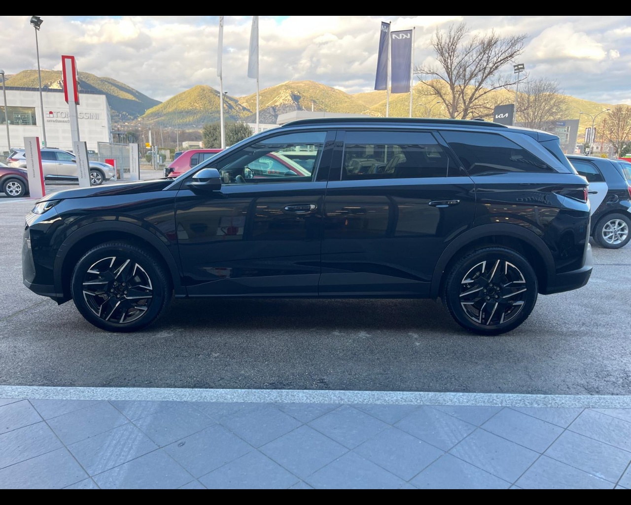 Foto PEUGEOT 5008 1.2 hybrid Allure 136cv e-dcs6