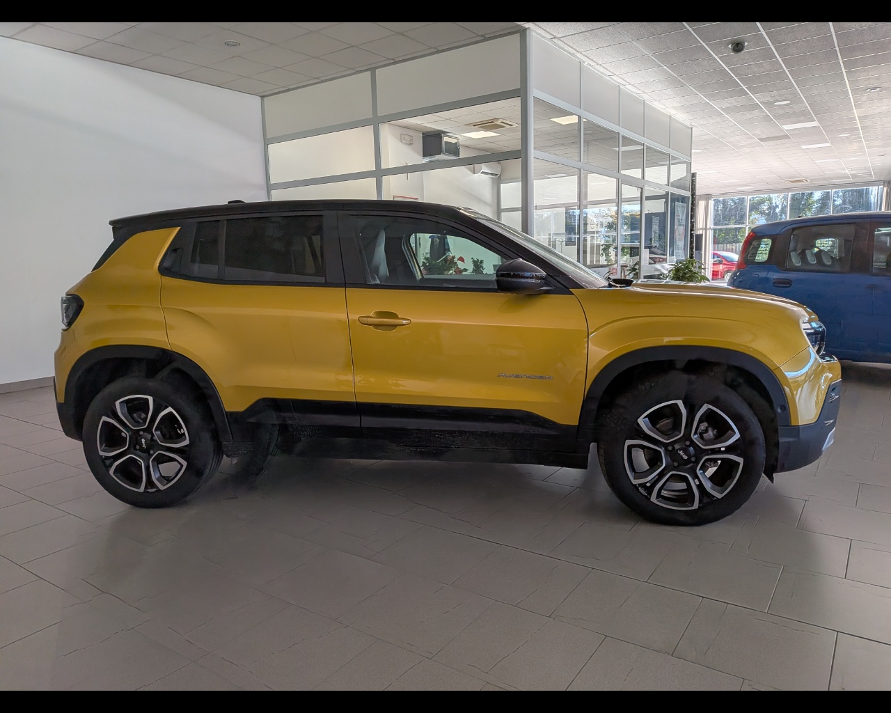 Foto JEEP Avenger 1.2 turbo e-hybrid mhev Summit fwd 110cv edct6