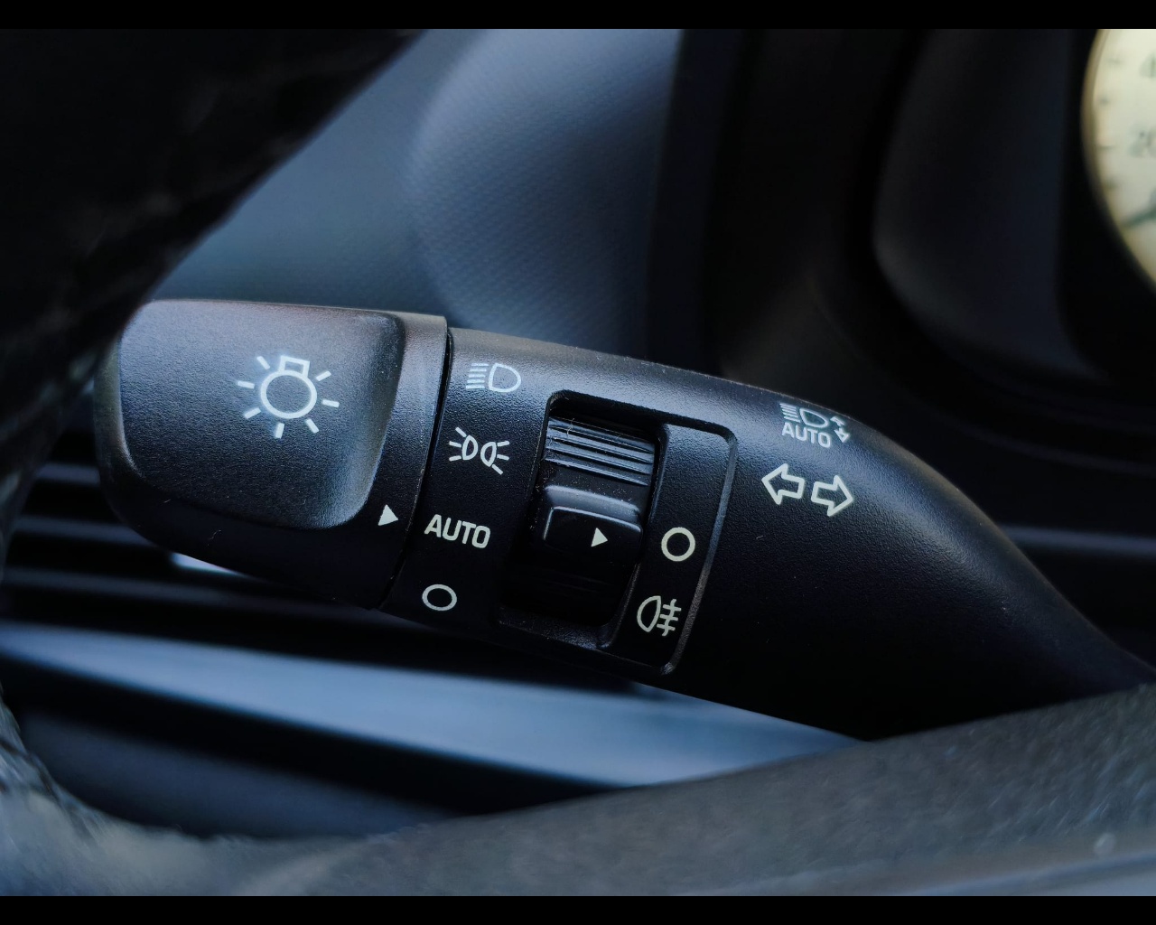 Foto HYUNDAI Bayon 1.2 mpi Xline
