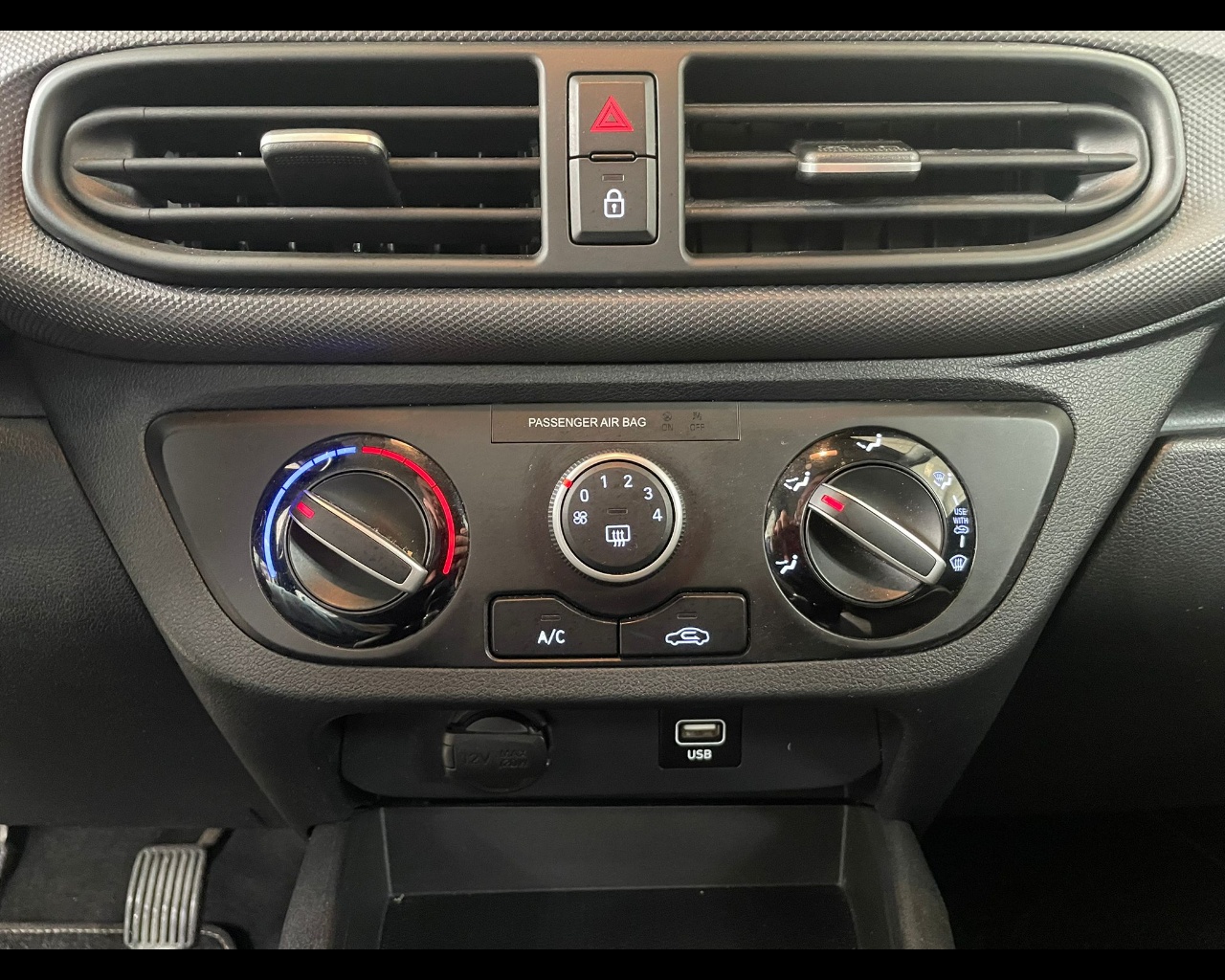 Foto HYUNDAI i10 1.0 mpi Tech Connect Pack