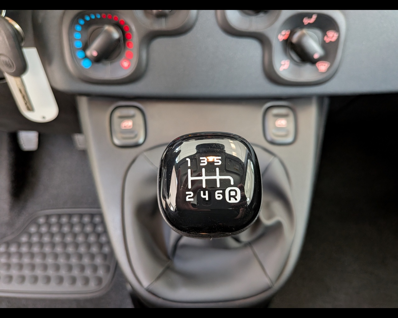 Foto FIAT Panda 1.0 firefly hybrid s&s 70cv 5p.ti