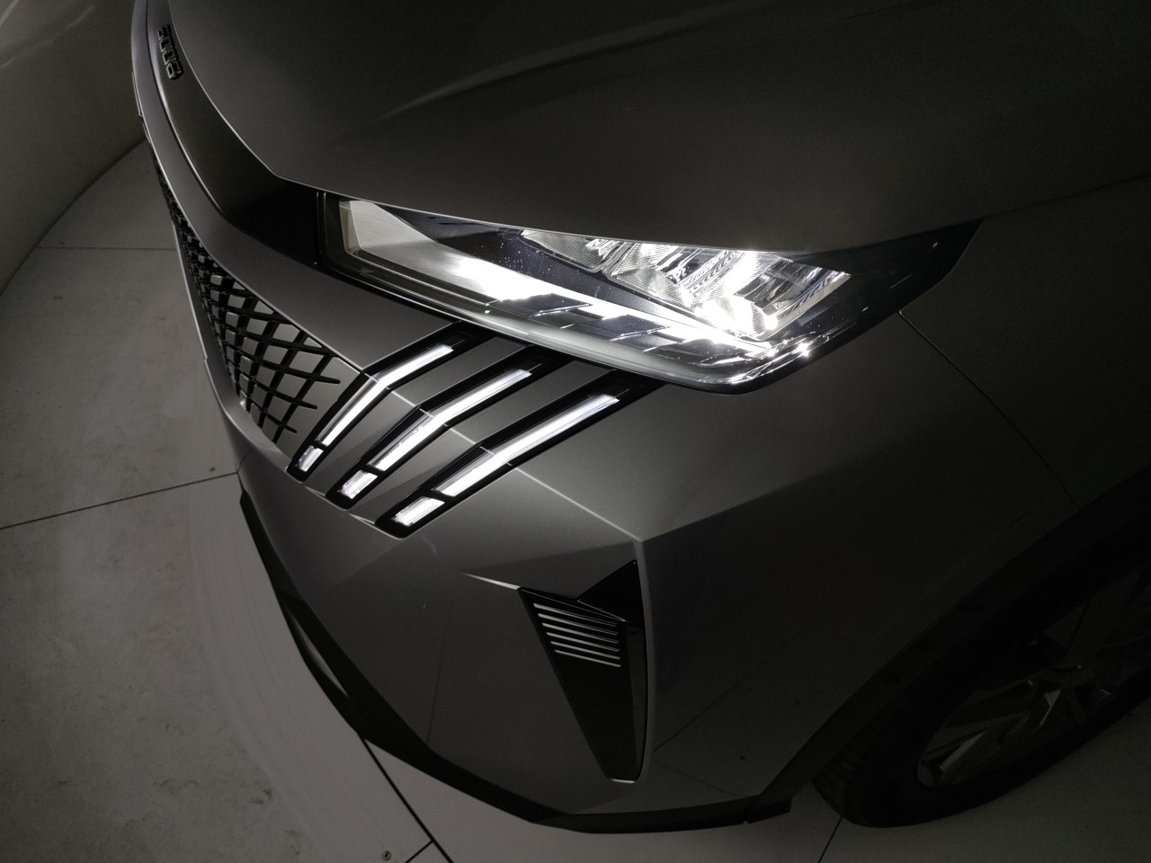 Peugeot 5008 Nuovo Ibrido benzina 5008 Porto Mantovano