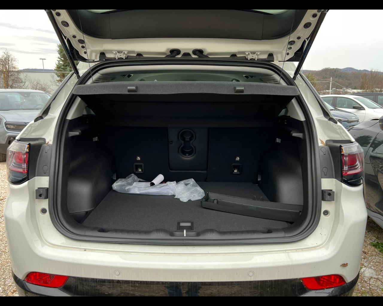 Foto JEEP Compass E-Hybrid My25 686  Alt15dct  1500