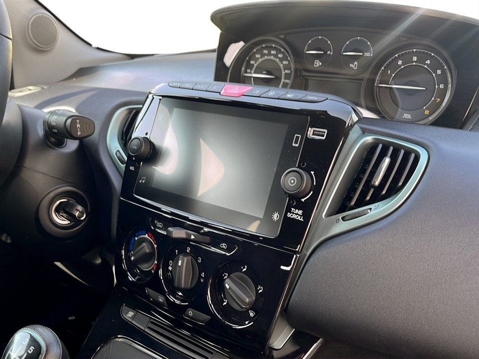 LANCIA Ypsilon 1.0 firefly hybrid Gold s&s 70cv 5p.ti Ibrida usato - 14