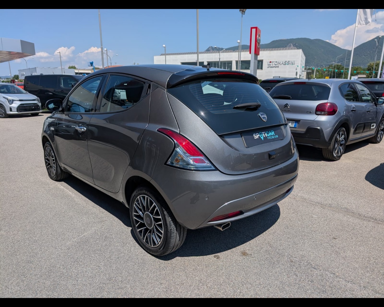 Foto LANCIA Ypsilon 1.0 firefly hybrid Platino s&s 70cv
