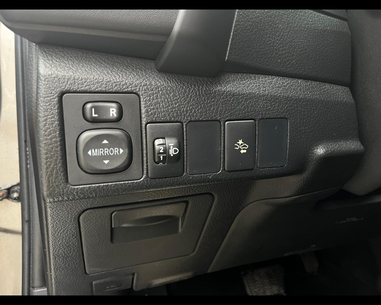 Foto TOYOTA Auris Touring Sports 1.8h Style cvt