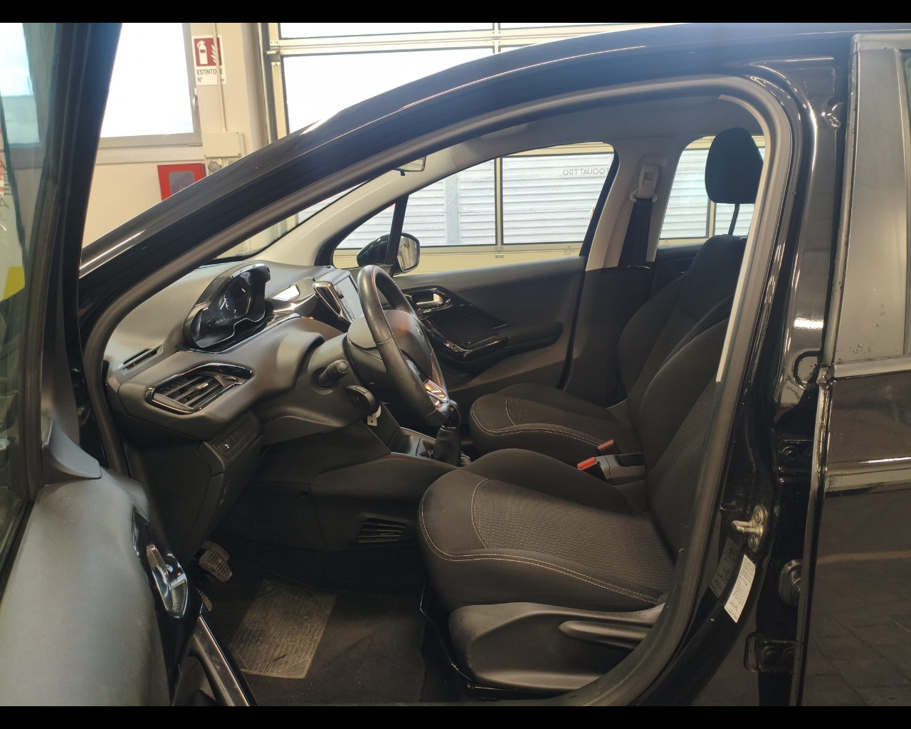 Foto PEUGEOT 208 5p 1.2 puretech Access 82cv