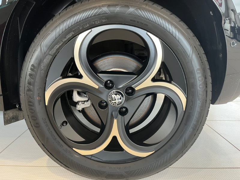 ALFA ROMEO – Junior 1.2 145 CV Hybrid eDCT6 Q4 Intensa