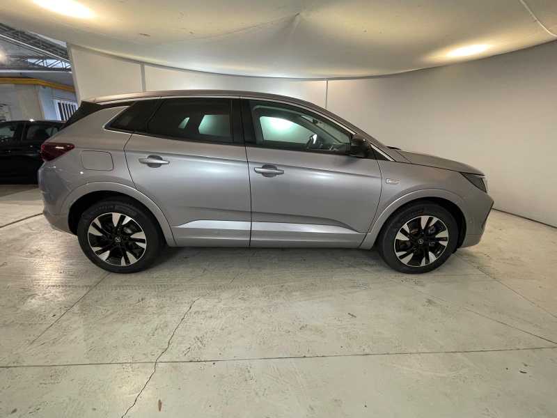Grandland Business Elegance 1.6 225cv Phev