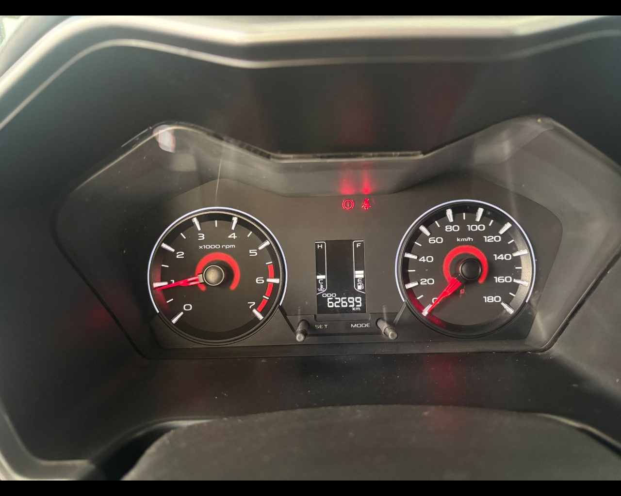 Foto MAHINDRA KUV100 1.2 K6+