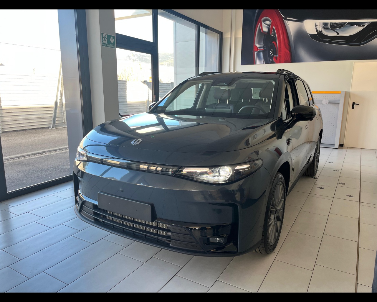 LEAPMOTOR C10 REEV DESIGN in pronta consegna