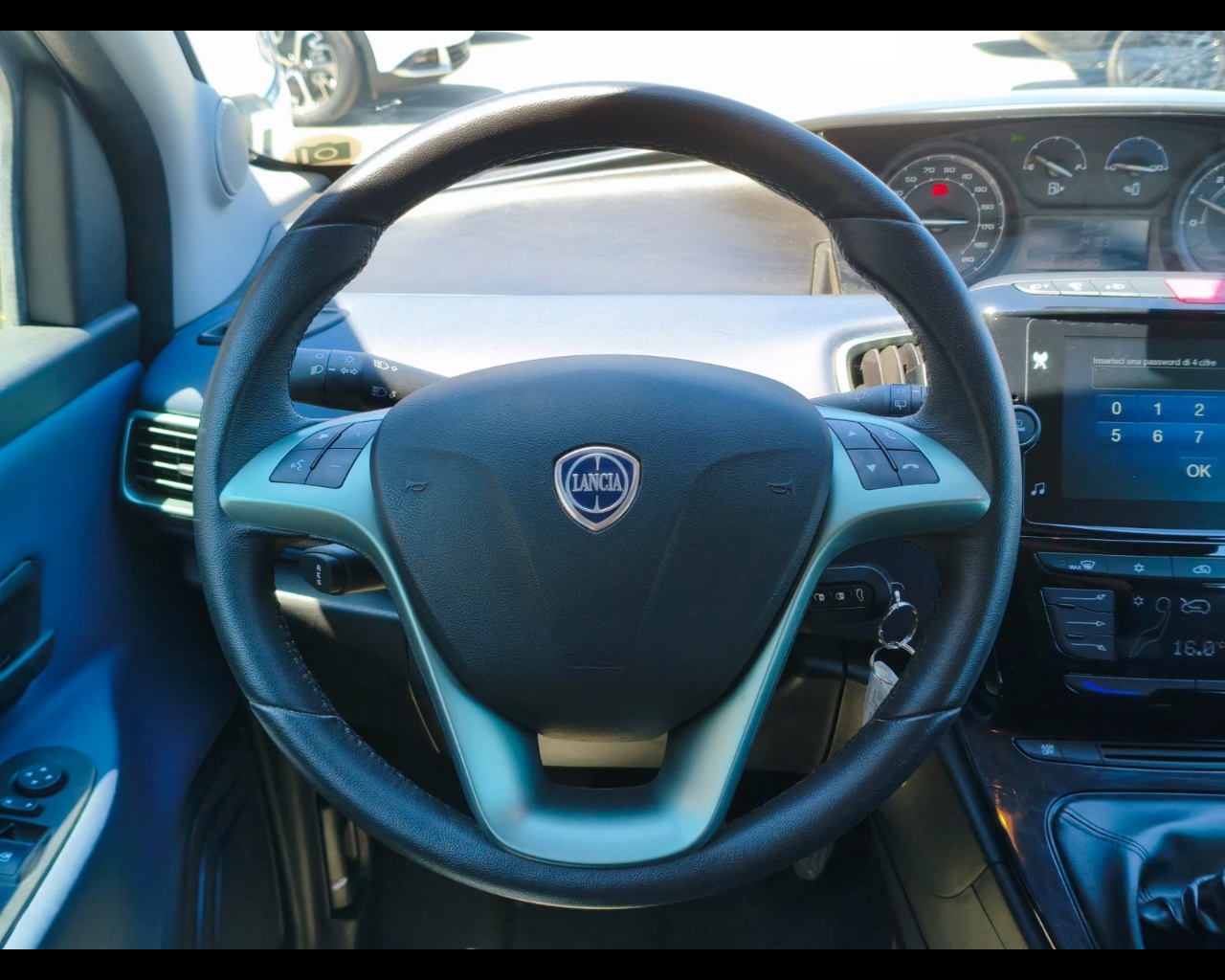 Foto LANCIA Ypsilon 1.0 firefly hybrid Platino s&s 70cv