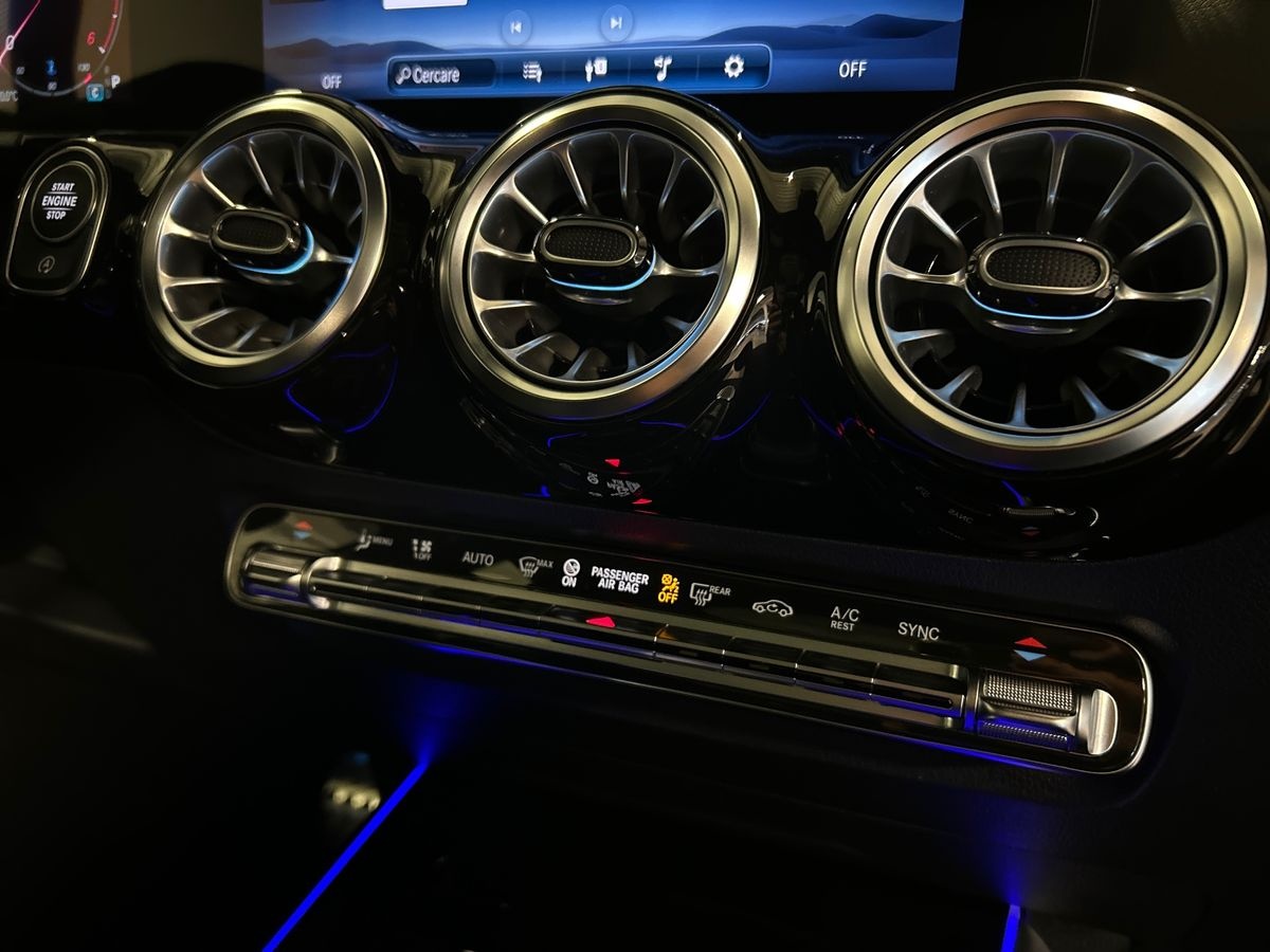 Mercedes  GLA 200 D AMG Line Advanced Plus 8G-DCT - 14