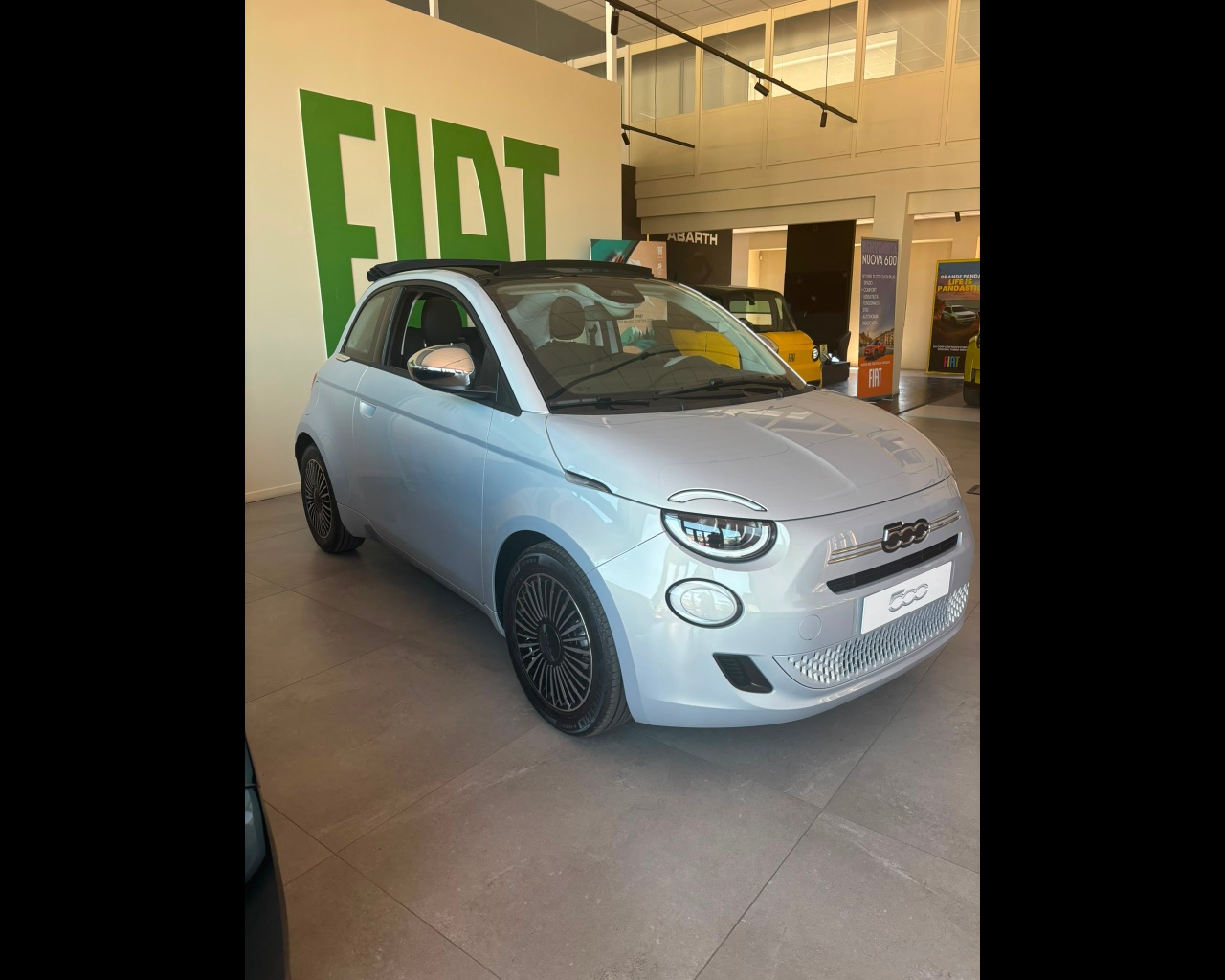 Foto FIAT 500 Hybrid Cabrio Icon 1.0 Hybrid Cabrio