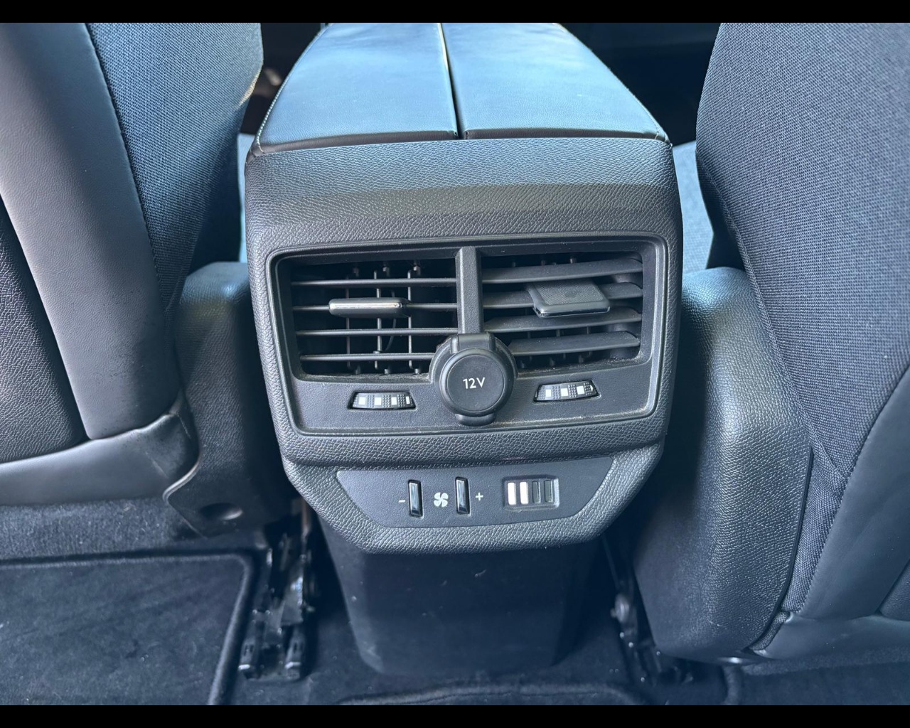 Foto PEUGEOT 5008 1.6 bluehdi Allure s&s 120cv 7p.ti eat6