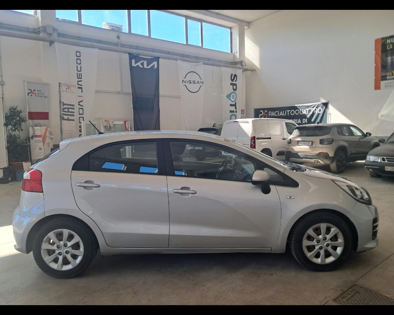 Foto KIA Rio 5p 1.1 crdi Active E6