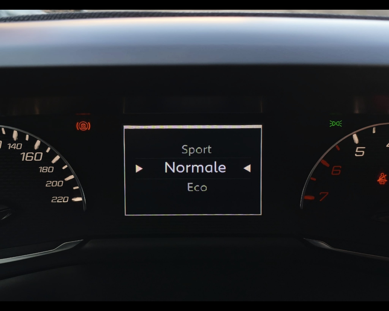 Foto PEUGEOT 2008 1.2 puretech Allure s&s 130cv eat8