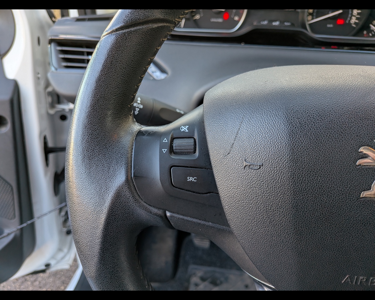 Foto PEUGEOT 208 5p 1.6 bluehdi Active 75cv