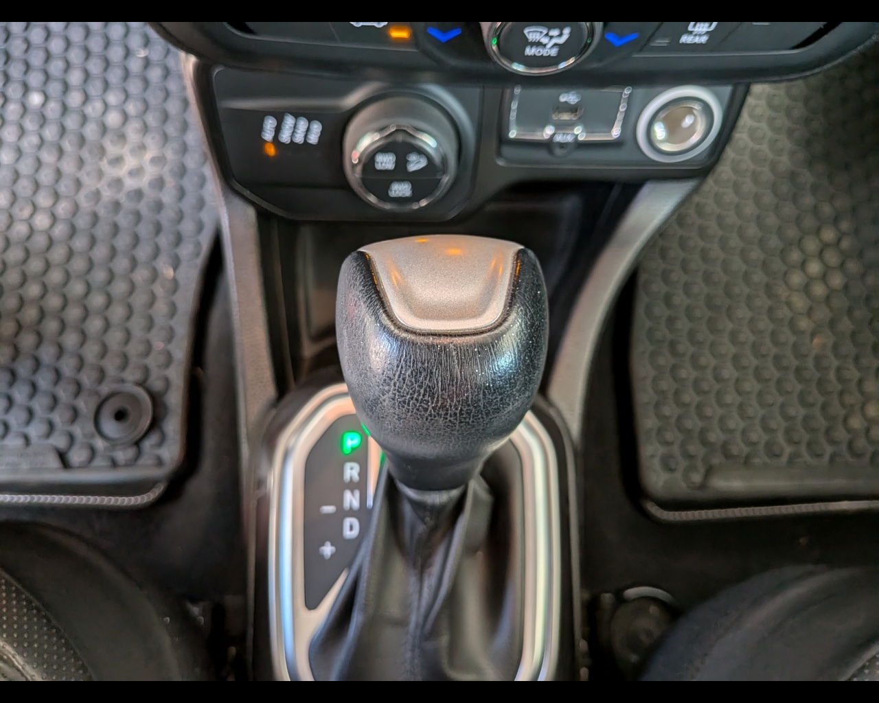 Foto JEEP Renegade 2.0 mjt Limited 4wd 140cv auto 9m