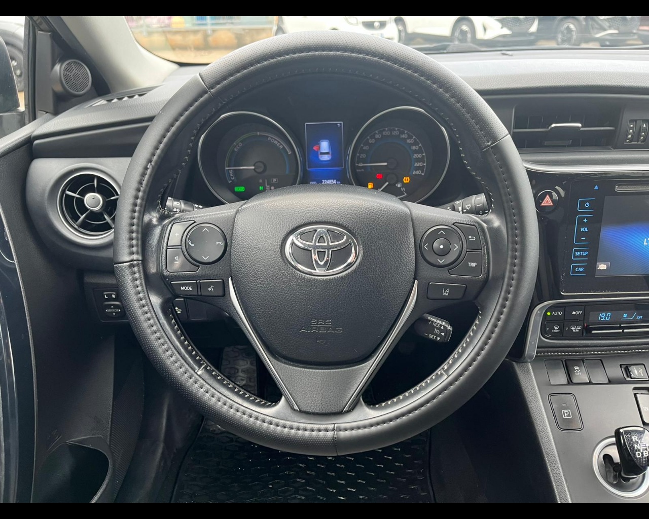 Foto TOYOTA Auris Touring Sports 1.8h Style cvt