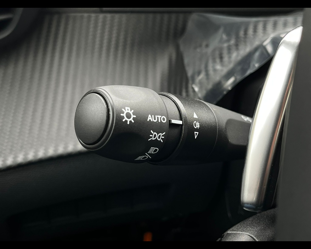 Foto PEUGEOT 208 1.2 hybrid GT 136cv e-dcs 6